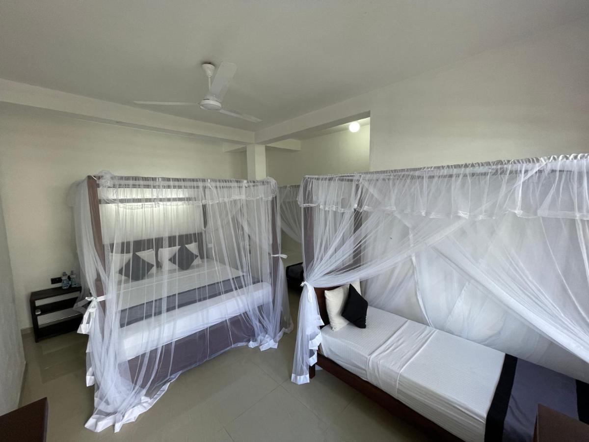 Happy Bay Hotel Weligama Exterior photo