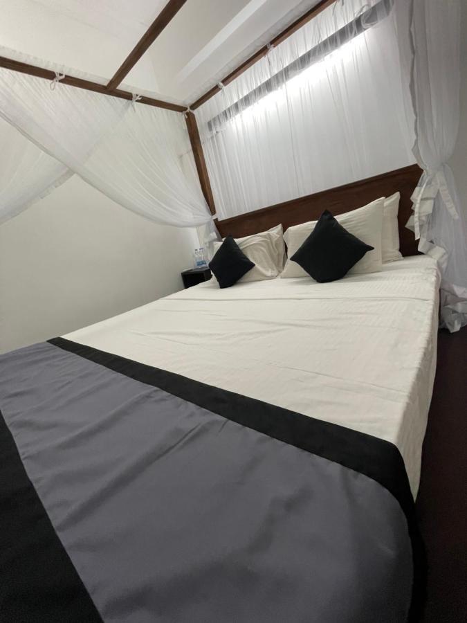 Happy Bay Hotel Weligama Exterior photo